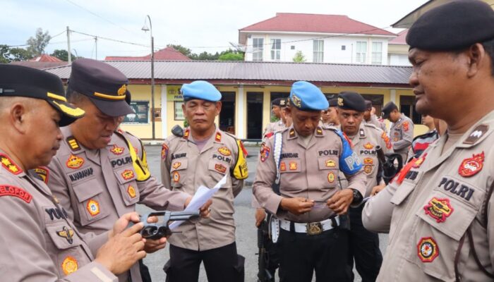 Cegah Terjadinya Pelanggaran, Wakapolres P.Siantar Periksa Senpi Personel