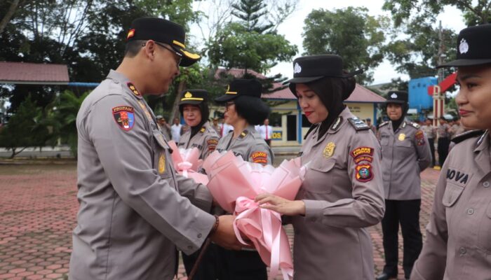 Hari Ibu, Kapolres Langkat Apresiasi Polwan Dan PHL Wanita