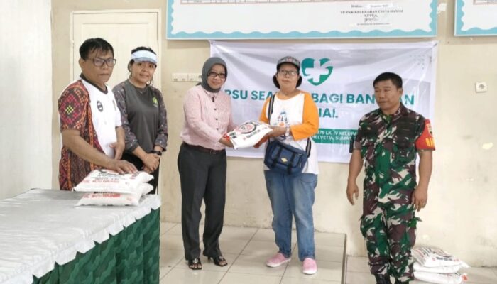 RSU SEAH Medan Serahkan Bingkisan Natal Dan Tahun Baru Kepada Warga Cinta Damai