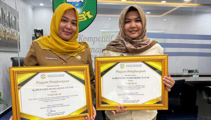 DPPKB Madina Dapat Anugerah Penghargaan Dari BKKBN Sumut