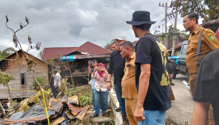 Ketua DPRD Madina Kunjungi Korban Kebakaran