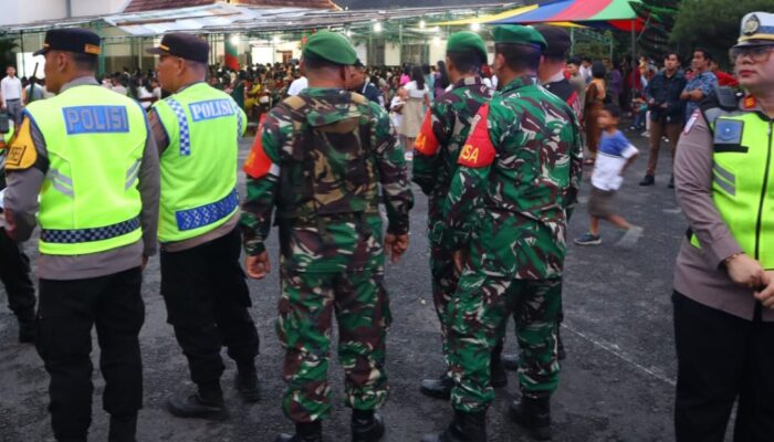 Kapolres P. Siantar Pimpin Patroli Skala Besar Pastikan Perayaan Natal Aman