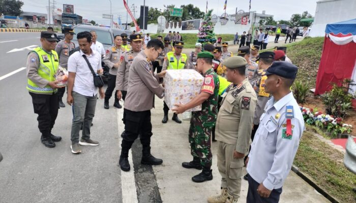 Tim Pengawas Ops Lilin Toba 2024 Tinjau Pos Pelayanan Pintu Tol Sinaksak