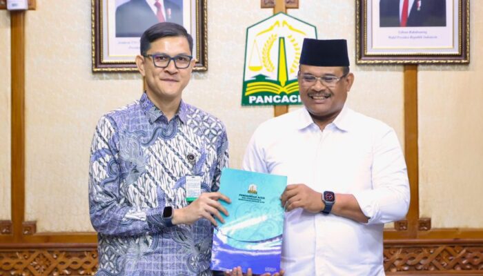 Pj Gubernur Tetapkan Raisul Mukhlis Sebagai Dirut PT BPRS Mustaqim Aceh