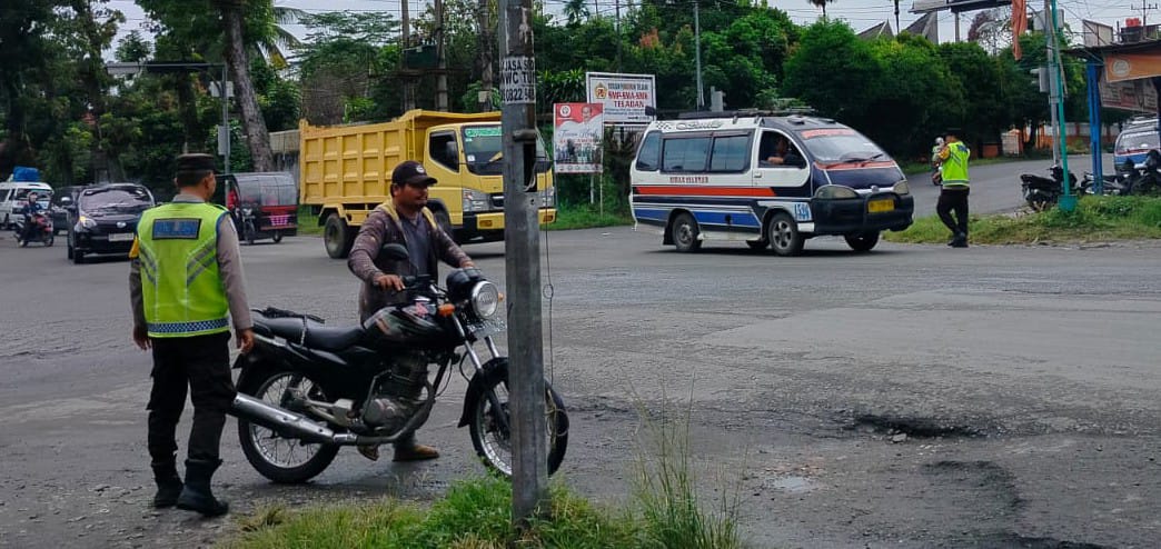 Polres P. Siantar Intensifkan Pengaturan Di Penggal Jalan Lintasan