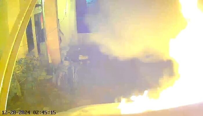 Mobil Warga Dibakar OTK, Pelaku Terekam CCTV