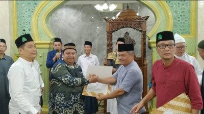 Mayjen TNI Achmad Daniel Chardin Berikan Penghargaan kepada Dompet Dhuafa Waspada Mayjen TNI Achmad Daniel Chardin Berikan Penghargaan kepada Dompet Dhuafa Waspada