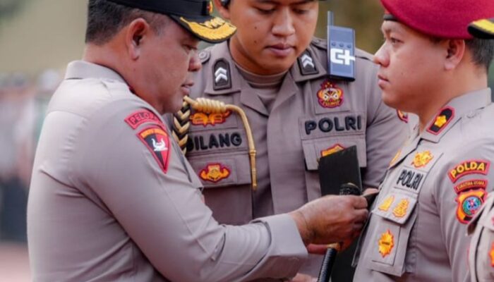 Kapolri Hadiahi Pin Emas Kepada Kompol Pandu Winata
