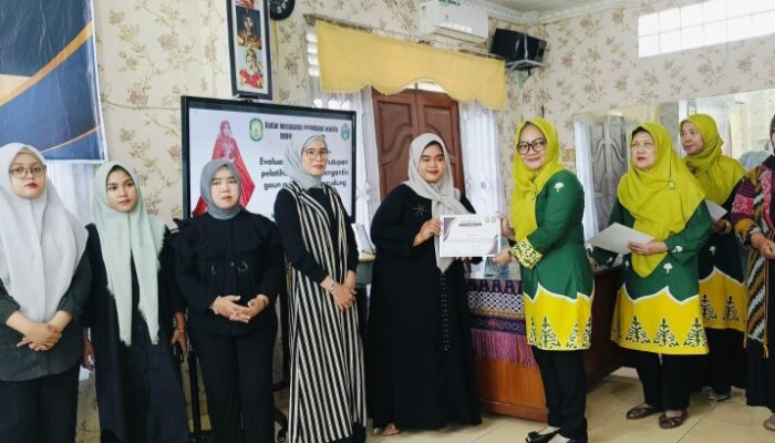 Pelatihan TRP Gaun Panjang Berkerudung Digelar BKOW Sumut Berakhir