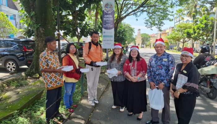 Panitia Natal RS Columbia Asia Berbagi Kasih
