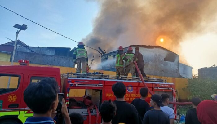 16 Rumah Di Jalan Kemiri Simpang Limun Terbakar