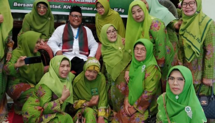 PW Muslimat NU Sumut Gelar Pengajian Dan Beri Bantuan Untuk Lansia