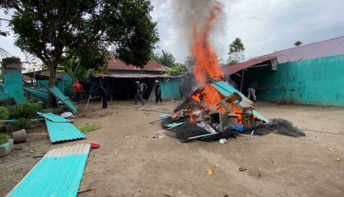 Polrestabes Medan Ratakan Barak Narkoba Di Kutalimbaru