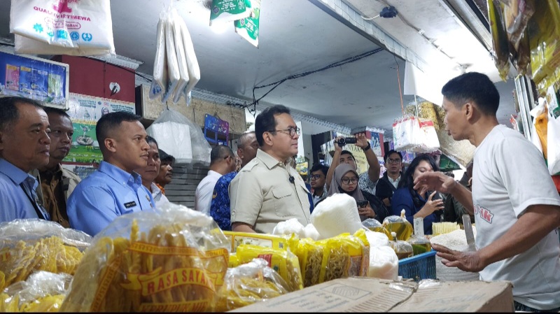 Mendag Kunjungi Pasar Sukaramai Tinjau Harga Pangan Jelang Nataru