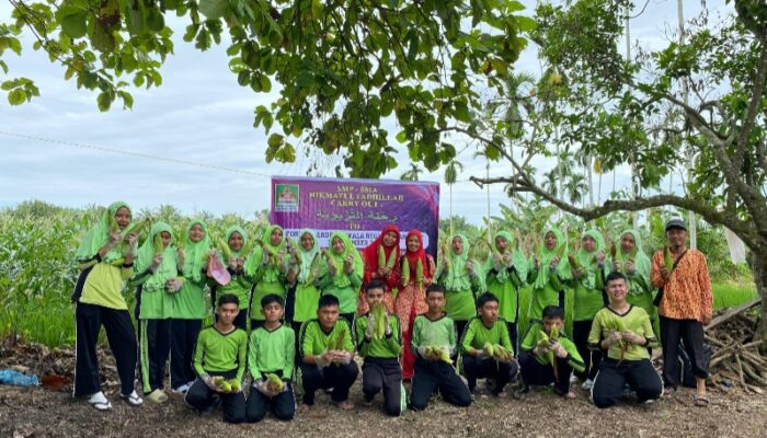 Siswa SMP Islam Terpadu Yayasan Hikmatul Fadhillah Rihlah Ke Kebun