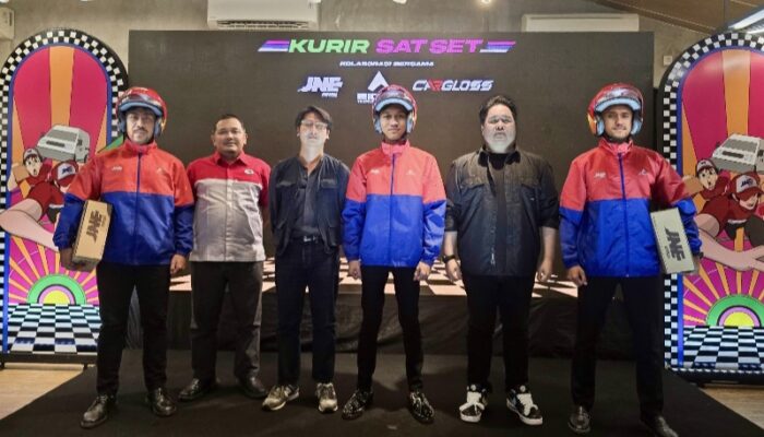 JNE Luncurkan Jaket Dan Helm Kolaborasi Bersama EIGER Tropical Adventure Dan Cargloss Helmets