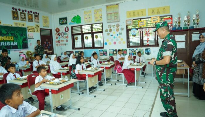 Cegah Stunting, Kodam I/BB Berikan Makanan Sehat Bergizi Untuk Siswa SDN Medan Amplas