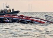 Kapal Angkatan Laut India Tabrak Feri, Belasan Penumpang Tewas