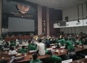 Mahasiswa “Kuasai” Gedung DPRD Sumut