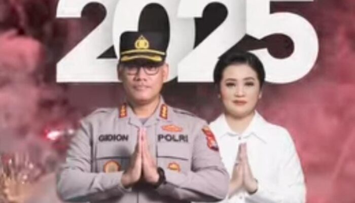 Kapolrestabes Medan Dan Ketua Bhayangkari Ucapkan Selamat Tahun Baru 2025