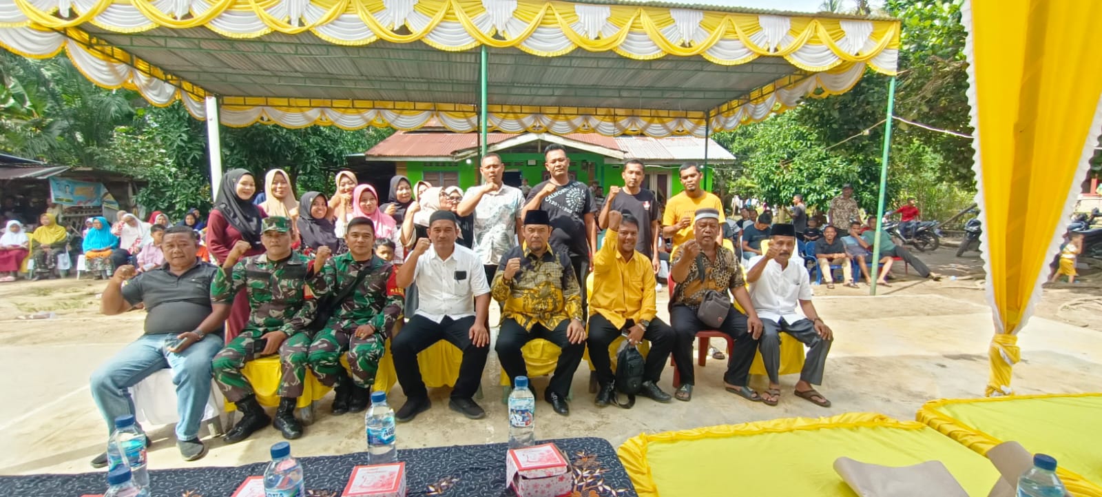 ANGGOTA DPRD Sumut Abdi Ritonga menggelar acara Reses I Sidang 1 2024/2025 di halaman Kantor Desa Padang Maninjau Kecamatan Aek Kuo, Kabupaten Labuhanbatu Utara, Jumat, (29/11/2024). Waspada/ist