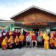 Trainer Griya Parenting Indonesia foto bersama para guru Pesantren Sains Darul Mursyid. Waspada/Ist