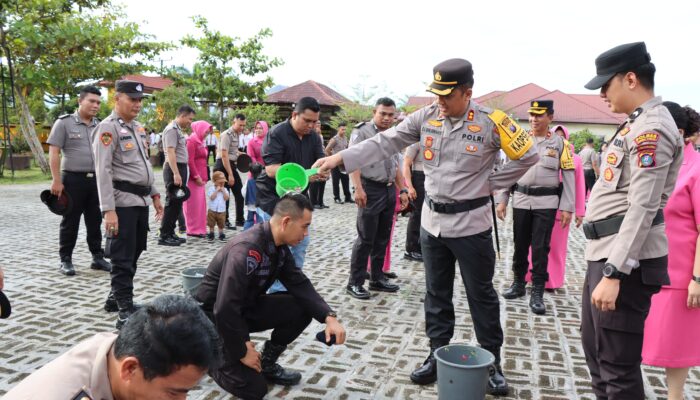 Kapolres Tapteng Pimpin Upacara Kenaikan Pangkat 29 Personel
