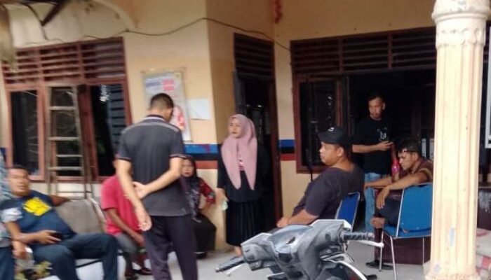Perangkat Desa Bangai Labusel Datangi Kantor Desa Minta Gaji Dibayarkan