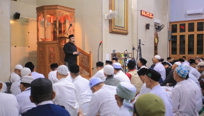 Pj Wali Kota Almuniza Ajak Warga Makmurkan Masjid Dengan Salat Subuh Berjamaah