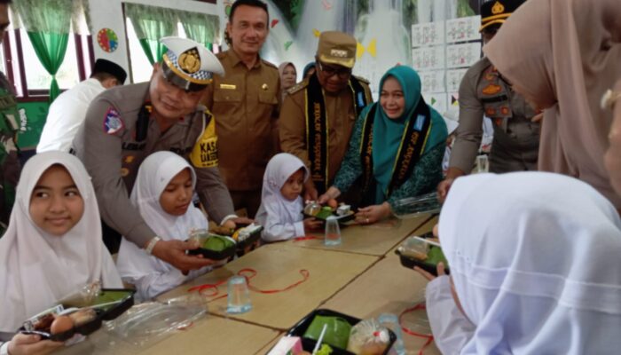 Murid Keluarga Miskin Dan Yatim Di Aceh Utara Ikut Program Makan Bergizi Gratis