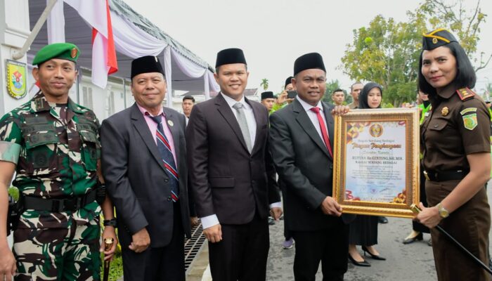 Kajari Sergai Terima Penghargaan Dari Pemkab
