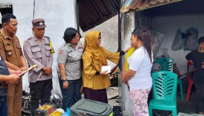 Wali Kota P. Siantar Serahkan Bantuan Korban Kebakaran