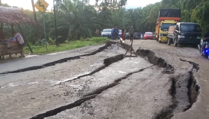 Jalan Bireuen-Takengon Longsor