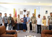 KIP Aceh Serahkan Dokumen Penetapan Paslon Gubernur-Wagub Terpilih Ke DPRA