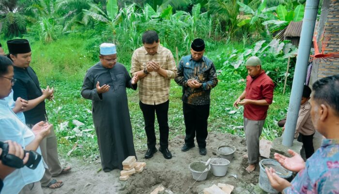 Pj. Bupati Heri Wahyudi Bedah Rumah Guru Ngaji