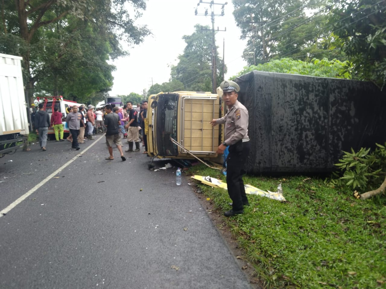 Mopen Kontra Truk Di Jalan P.Siantar - Perdagangan, 6 Luka-luka Mopen Kontra Truk Di Jalan P.Siantar - Perdagangan, 6 Luka-luka