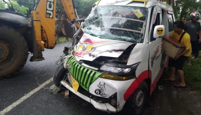 Mopen Kontra Truk Di Jalan P.Siantar – Perdagangan, 6 Luka-luka