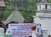 Di Bawah Guyuran Hujan, Ribuan Honorer Nakes Demo Kantor DPRK Aceh Selatan