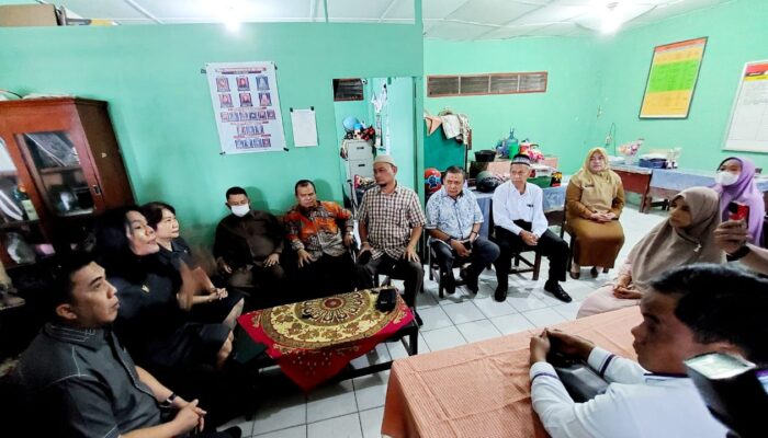 Terkait Guru Suruh Siswa Duduk Di Lantai, Komisi II DPRD Medan Kunjungi Sekolah Abdi Sukma