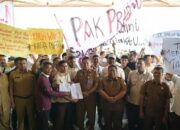 Pegawai Kontrak Unjuk Rasa Tuntut Pengangkatan Sebagai PPPK Penuh Waktu