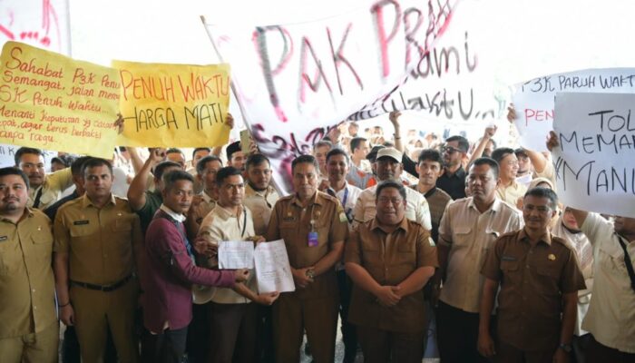 Pegawai Kontrak Unjuk Rasa Tuntut Pengangkatan Sebagai PPPK Penuh Waktu