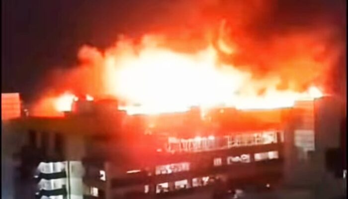 Kebakaran Hebat Di Glodok Plaza, 1 Gosong dan 8 Hilang