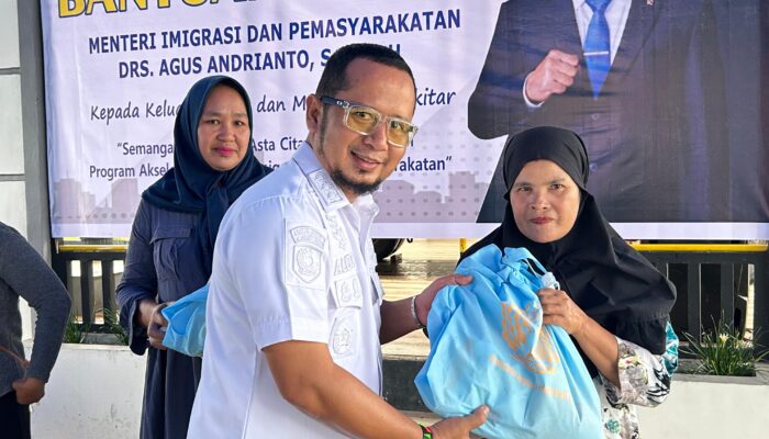 Lapas Labuhanruku Bagikan Paket Sembako