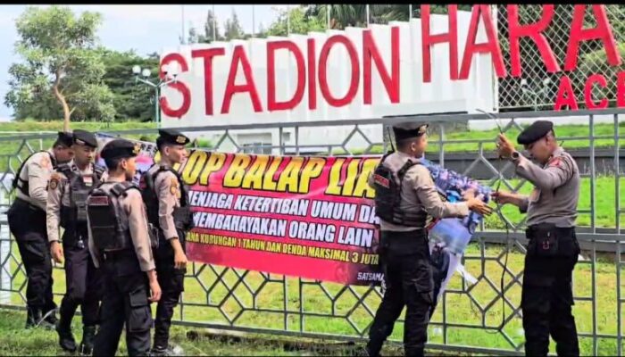 Sat Samapta Polresta Banda Aceh Pasang Spanduk Imbauan Stop Balap Liar