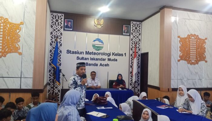 Belajar Ilmu Cuaca, Iklim Dan Gempa Bumi, Ratusan Siswa SMA Negeri 9 Banda Aceh Kunjungi BMKG