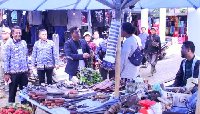 Tinjau Pasar Tigarunggu, Ini Pesan Bupati Kepada Masyarakat