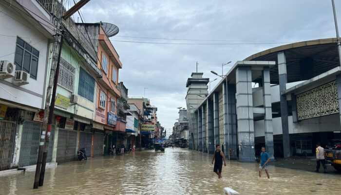 Pusat Perbelanjaan Di Kota Tebingtinggi Lumpuh Akibat Banjir