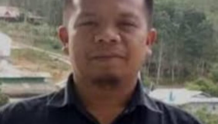 Membuang Gelar Sarjana