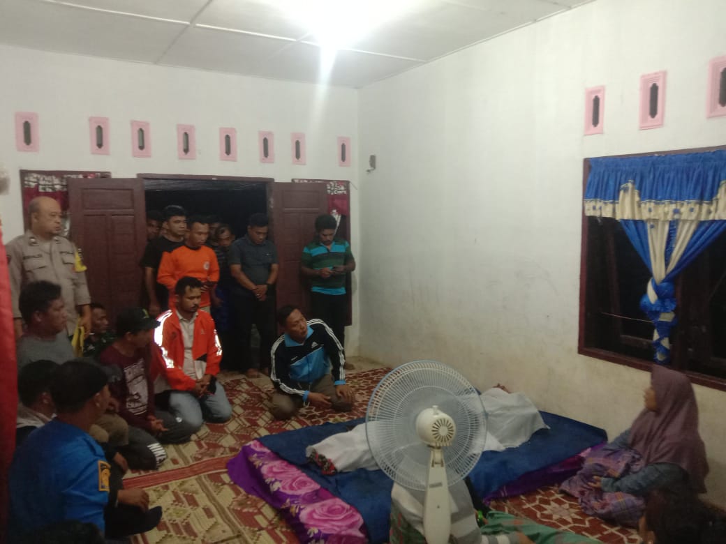 Ingin Selamatkan Anak Istri, Suami Tewas Terpanggang Ingin Selamatkan Anak Istri, Suami Tewas Terpanggang