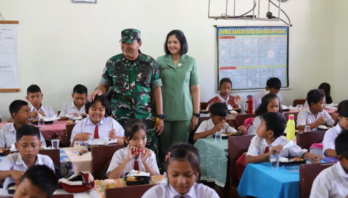 Korem 022/PT Gelar Makan Sehat Bergizi Di SD Negeri 095205 Parbalogan Simalungun
